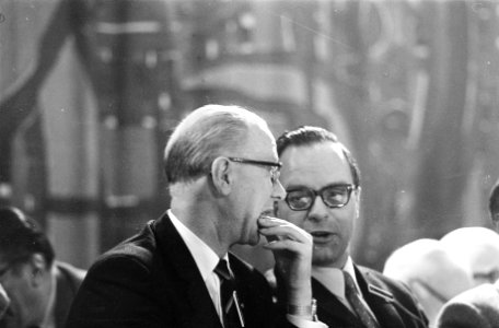 Pastoraal Concilie in Noordwijkerhout. Professor dr. L. J. Holk aan het woord (R, Bestanddeelnr 923-4105