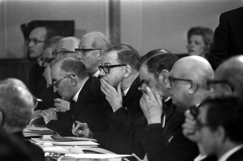 Pastoraal Concilie in Noordwijkerhout. Kardinaal Alfrink (tweede van rechts), Bestanddeelnr 923-1296