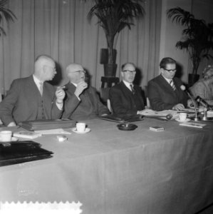 Partijraadvergadering van de KVP in Utrecht, v.l.n.r. dr. L. Albering secretaris, Bestanddeelnr 911-1233