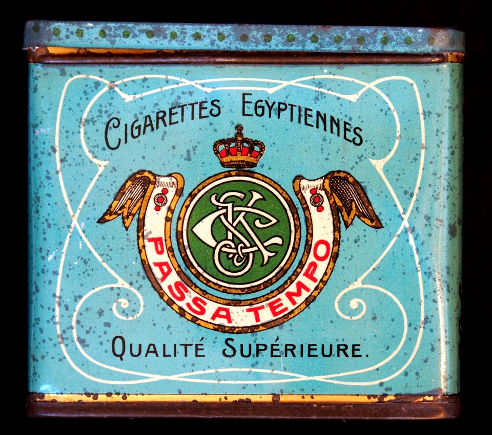 Passa Tempo cigarettes tin met SKC initialen, front