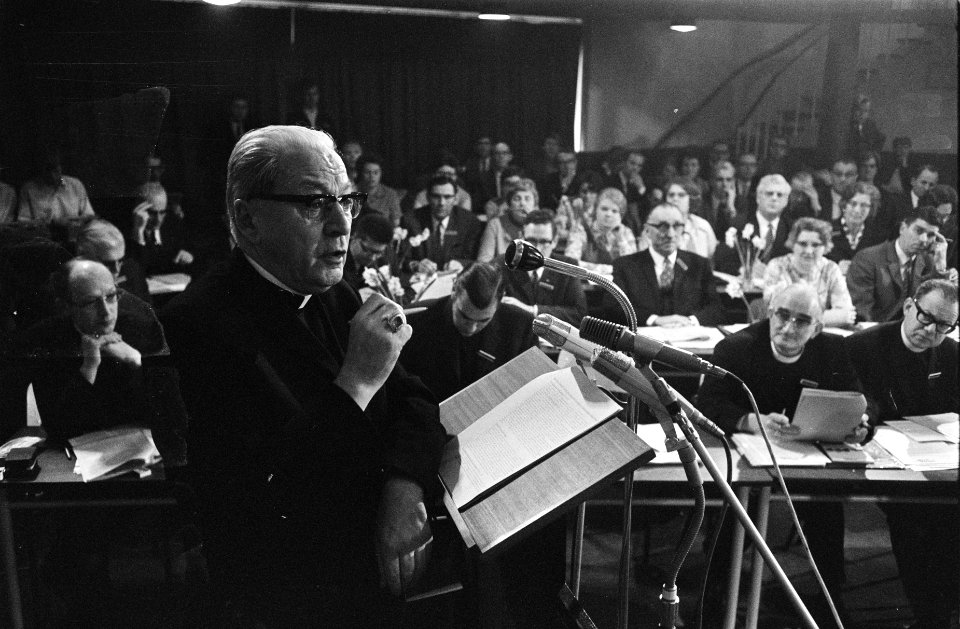 Pastoraal Concilie (laatste) in Noordwijkerhout. Kardinaal Alfrink aan het woord, Bestanddeelnr 923-4092