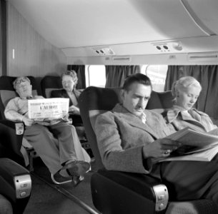 Passagiers in een vliegtuig, Bestanddeelnr 252-2053