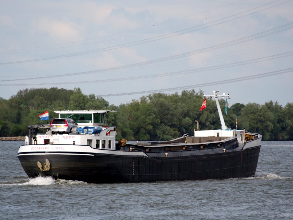 Patria - ENI 02204298 on the Nieuwe Maas river, pic1