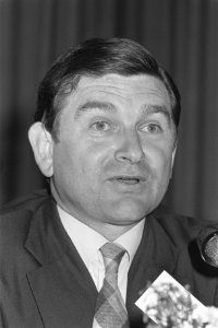 Patrick Cox, Bestanddeelnr 933-0168