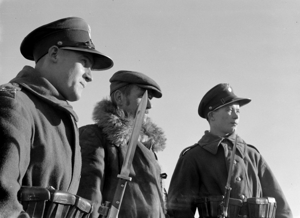 Patrouillerende soldaten, Bestanddeelnr 190-1187