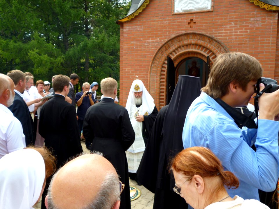 Patriarch Kirill in Memorial park 07