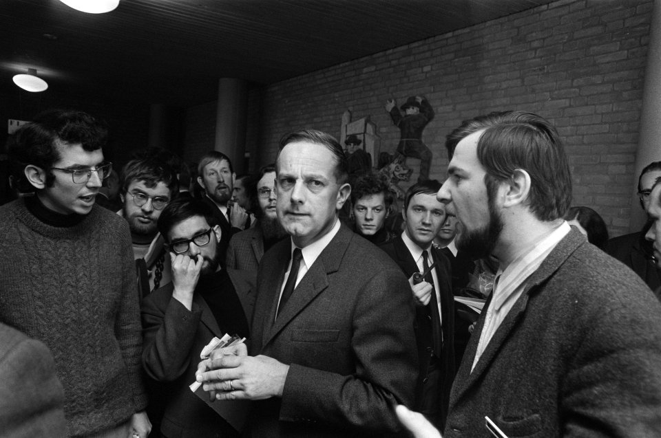 Pastoraal Concilie in gebouw de Leeuwenhorst te Noordwijkerhout. Rechts professo, Bestanddeelnr 923-1246