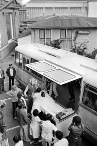 Patienten van het Binnengasthuis in Amsterdam met zgn. Polyances overgebracht naar het nieuwe AMC in Bijlmermeer, Bestanddeelnr 931-5600