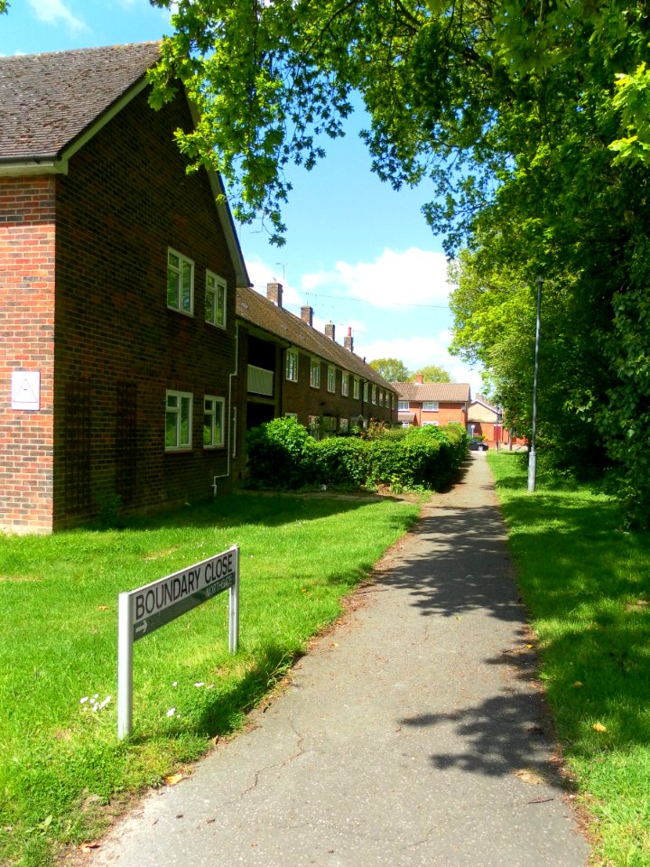 Path leading to Boundary Close, Northgate, Crawley (May 2012)