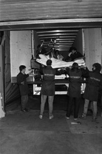 Patienten verhuizen in speciale wagens naar de nieuwbouw het Academisch Ziekenhu, Bestanddeelnr 933-5164