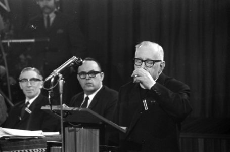 Pastoraal Concillie Noordwijkerhout. Professor dr. A. J. Bronkhorst sprak namens, Bestanddeelnr 920-9656