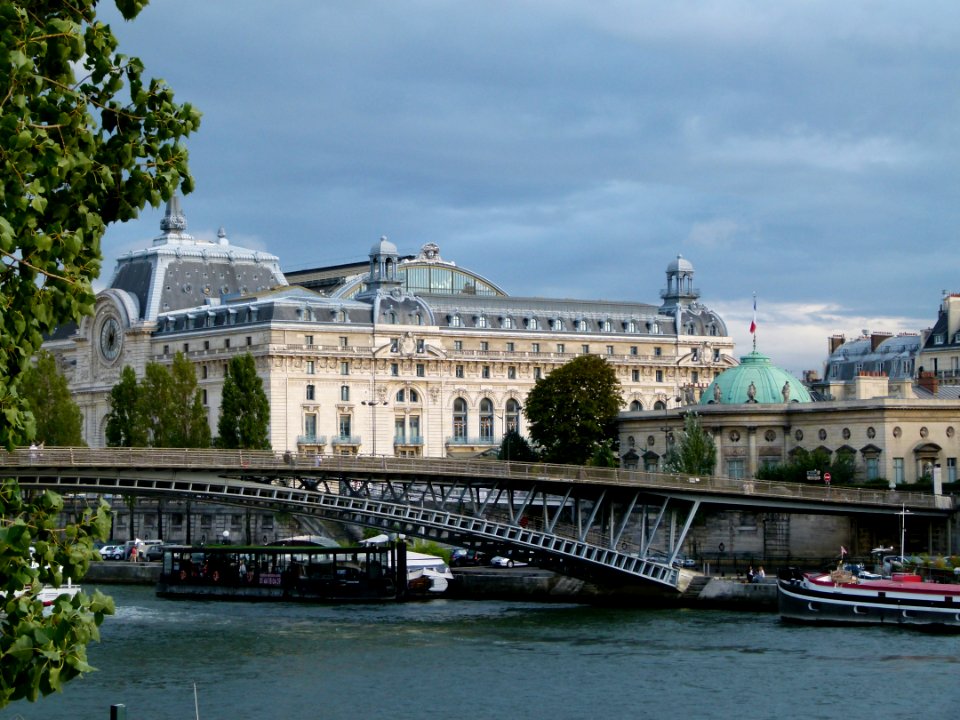 Passerelle Léopold-Sédar-Senghor et musée d'Orsay