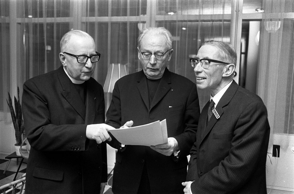 Pastoraal Concillie in Noordwijkerhout. Professor mr. J. J. Loeff , kardinaal Al, Bestanddeelnr 920-9615
