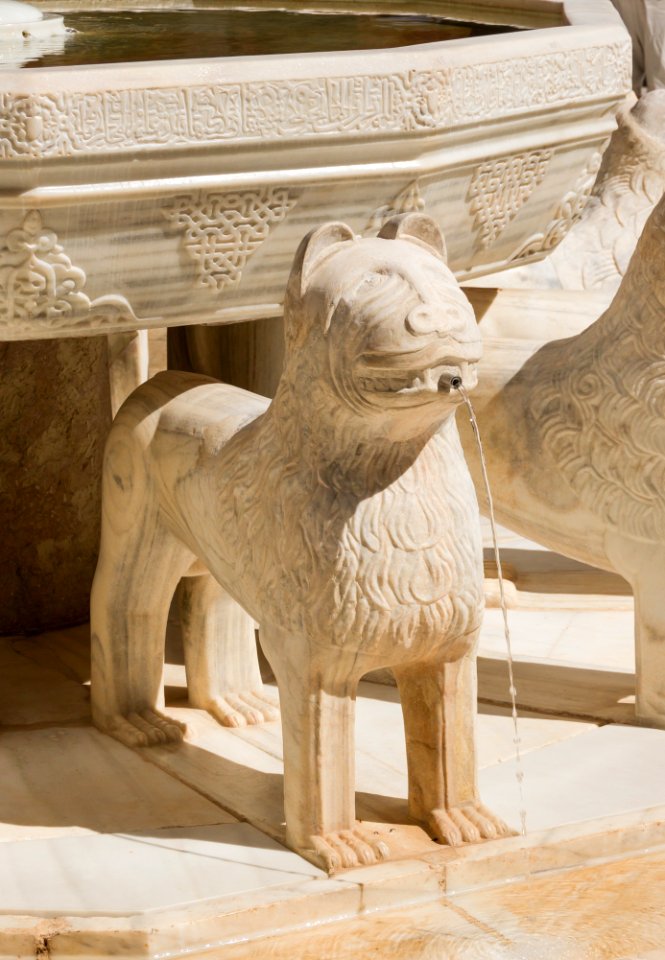 Patio de los Leones, profile of lion, Alhambra, Granada, Andalusia, Spain