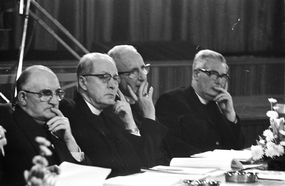 Pastoraal Concillie Noordwijkerhout. Professor dr. A. J. Bronkhorst sprak namens, Bestanddeelnr 920-9654