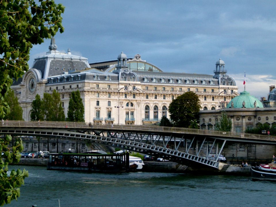 Passerelle Léopold-Sédar-Senghor et musée d'Orsay 2