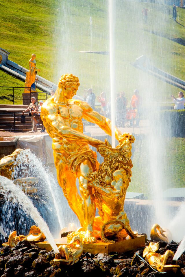 St petersburg russia traditional petrodvorets peterhof