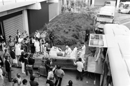 Patienten van het Binnengasthuis in Amsterdam met zgn. Polyances overgebracht naar het nieuwe AMC in Bijlmermeer, Bestanddeelnr 931-5607