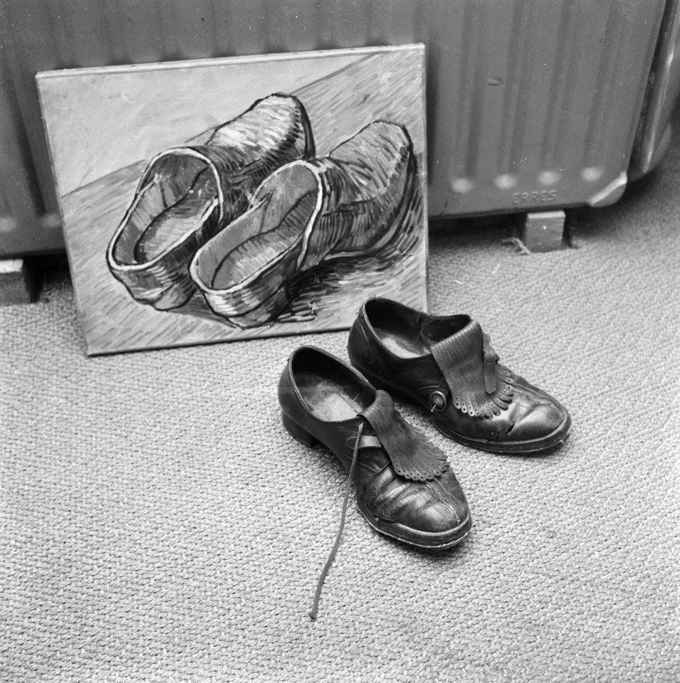 Paar moderne schoenen voor een schilderij van een paar schoene, Bestanddeelnr 900-7722
