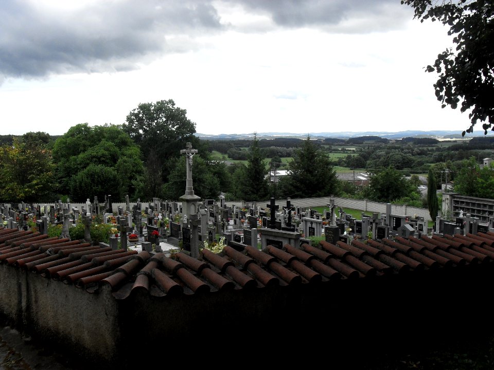 Pačejov - hrobiště u kostela
