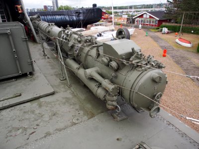 P512 Søbjørnen, torpedo boat, torpedo launch tube pic2