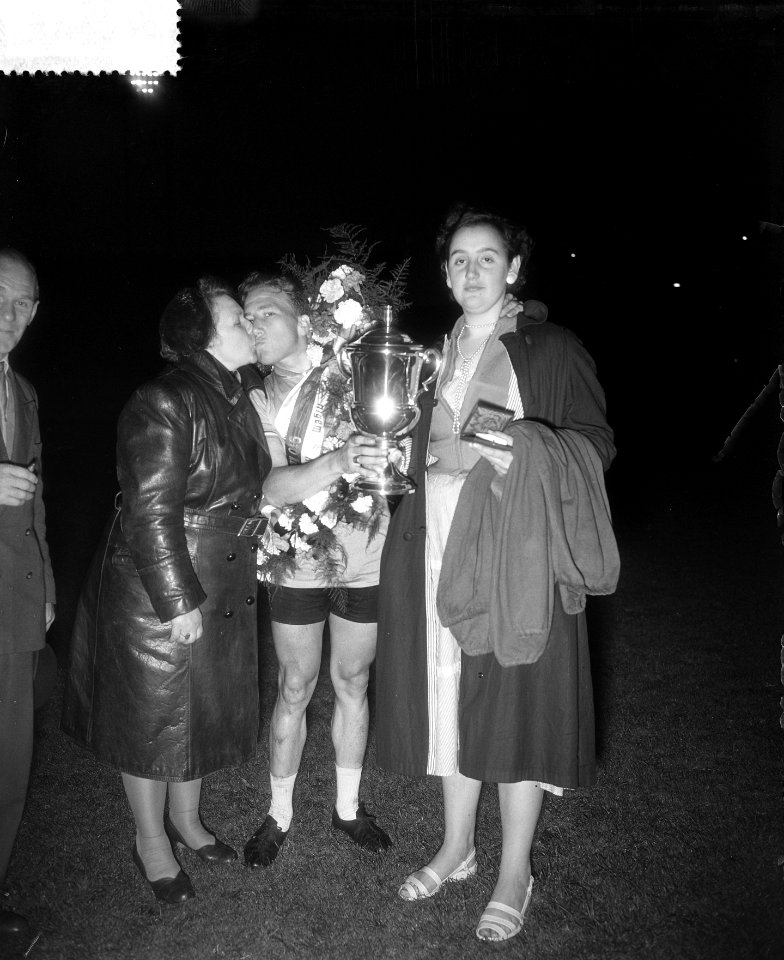 P. Kooyman , Den Haag , winnaar Tour door Nederland met moeder en verloofde, Bestanddeelnr 907-1963