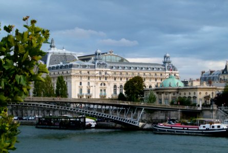 Passerelle Léopold-Sédar-Senghor le soir