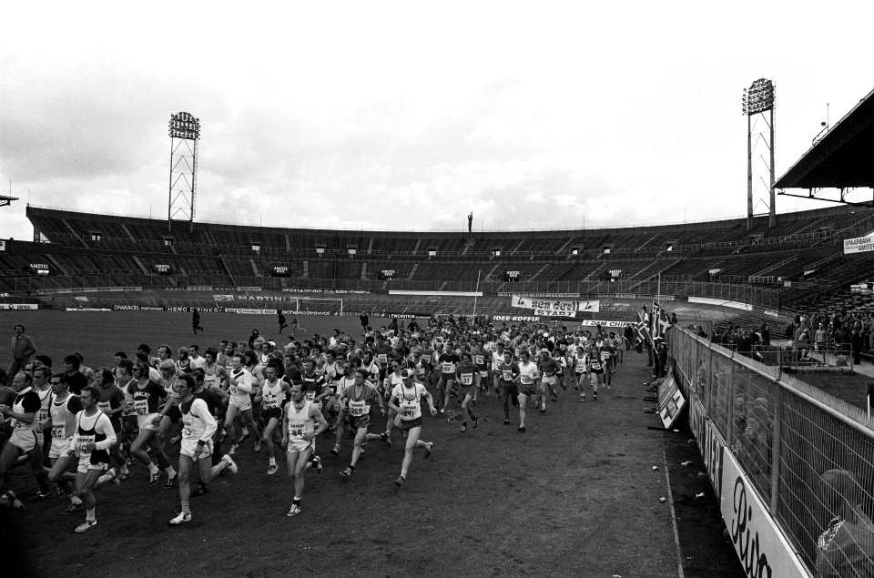 Overzicht van het deelnemersveld in het Olympisch Stadion, Bestanddeelnr 927-9106