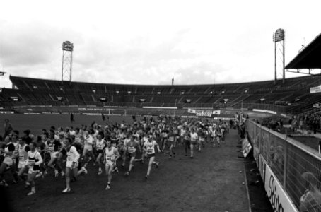 Overzicht van het deelnemersveld in het Olympisch Stadion, Bestanddeelnr 927-9106