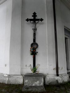 Pačejov - kříž u kostela