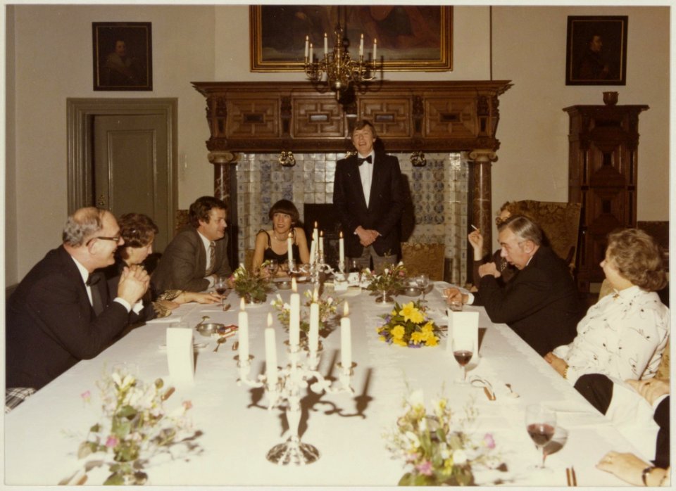 P. Captijn houdt een toespraak op het afscheidsdiner voor wethouder L.D. van den Berg (CDA) . NL-HlmNHA 54014095 01