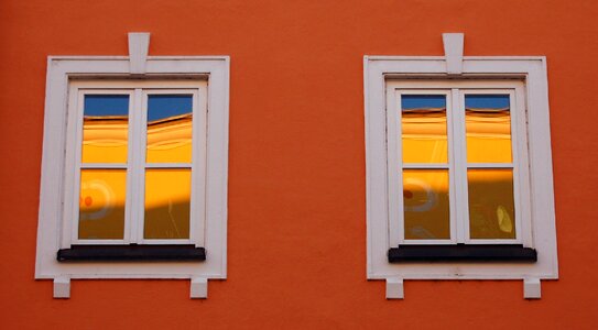 Golden reflections windows