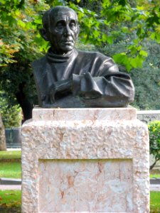 Oviedo - Monumento a Paulino Vicente