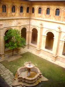 Oviedo - Museo Arqueólogico de Asturias (ex Monasterio de San Vicente), claustro 01