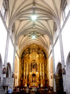 Oviedo - Iglesia del Convento de Santo Domingo, interior 01
