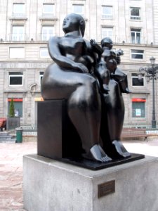 Oviedo - La Maternidad (Fernando Botero)