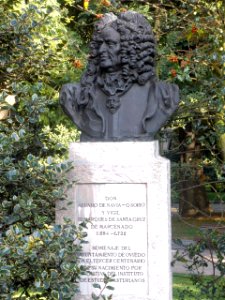 Oviedo - Monumento al Marqués de Santa Cruz