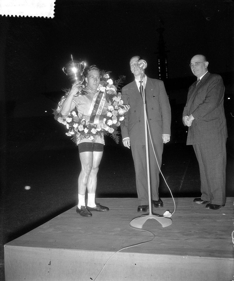 P. Kooyman , Den Haag , winnaar Tour door Nederland, Bestanddeelnr 907-1961