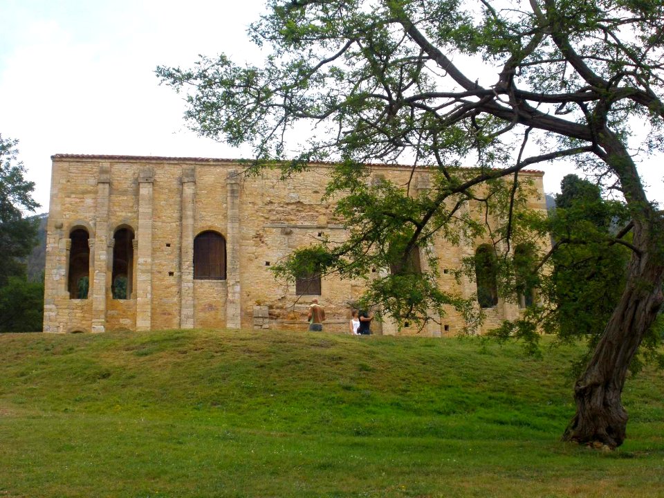 Oviedo - Santa Maria del Naranco 25 photo