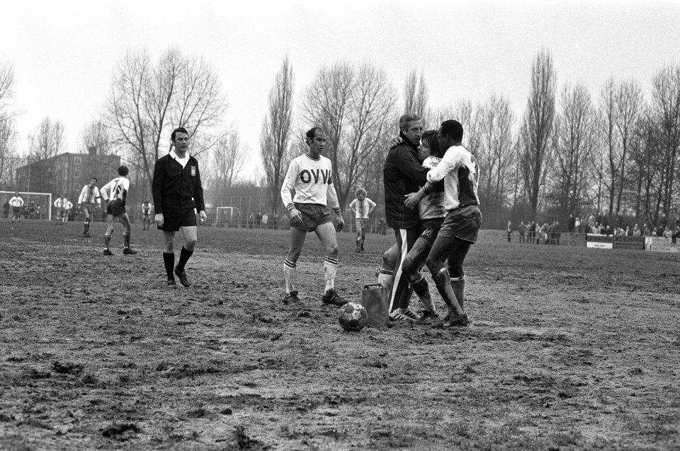OVVO tegen Elinkwijk 2-1 (amateurvoetbal 1e klasse) spelmoment, Bestanddeelnr 925-3819