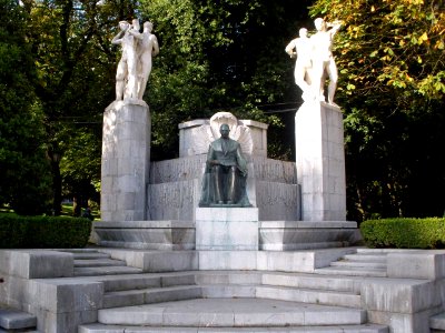 Oviedo - Monumento a José Tartiere 2