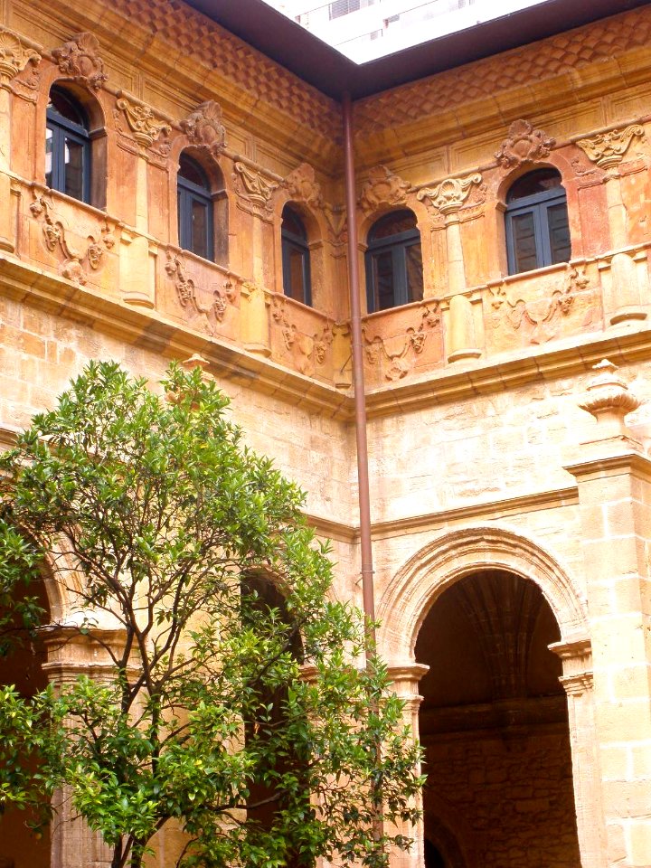 Oviedo - Museo Arqueólogico de Asturias (ex Monasterio de San Vicente), claustro 10