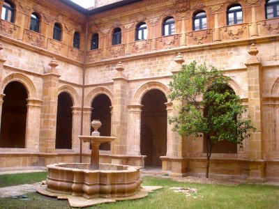 Oviedo - Museo Arqueólogico de Asturias (ex Monasterio de San Vicente), claustro 14