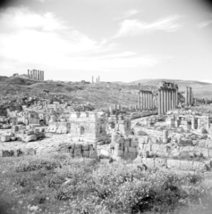 Overzicht van het zuidelijk Tetrapylon in Jerash, Bestanddeelnr 255-5708