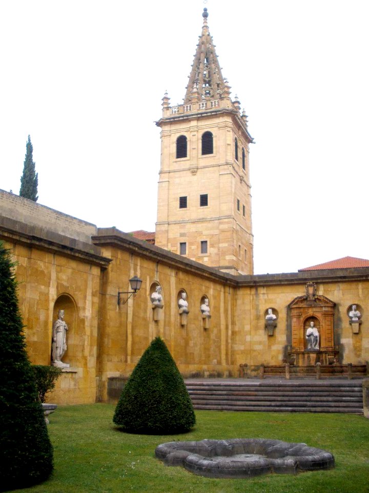 Oviedo - Jardín de los Reyes Caudillos 1