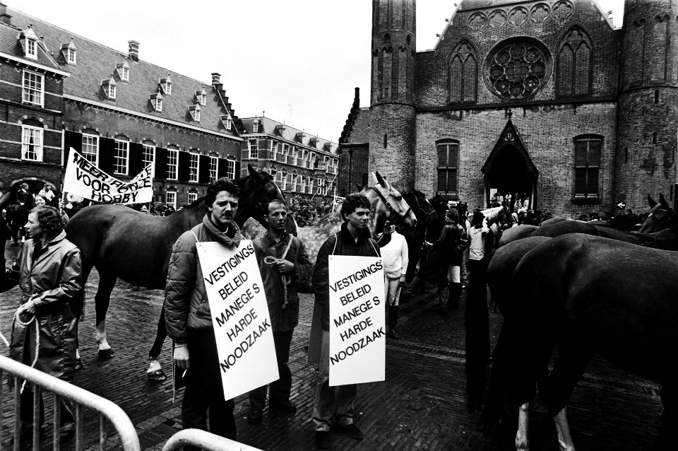 Paarden op Binnenhof ivm behandeling paardennota, Bestanddeelnr 930-8859
