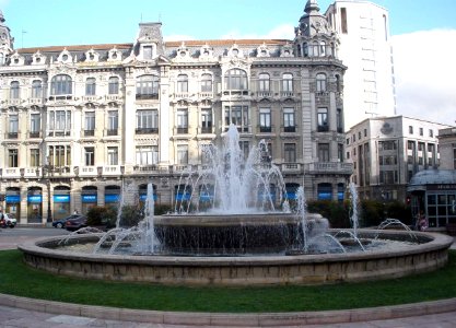Oviedo - Plaza de la Escandalera y Casa Conde 1 photo