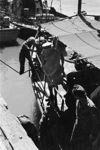 Padang U-Brigade Generaal Kruls op een patrouilleboot, Bestanddeelnr 4943