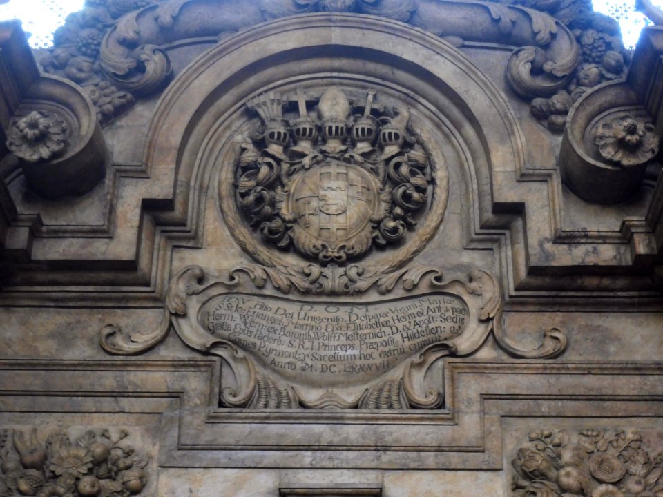 Paderborn - Dom, Elisabethkapelle - Portal, Inschrift 01