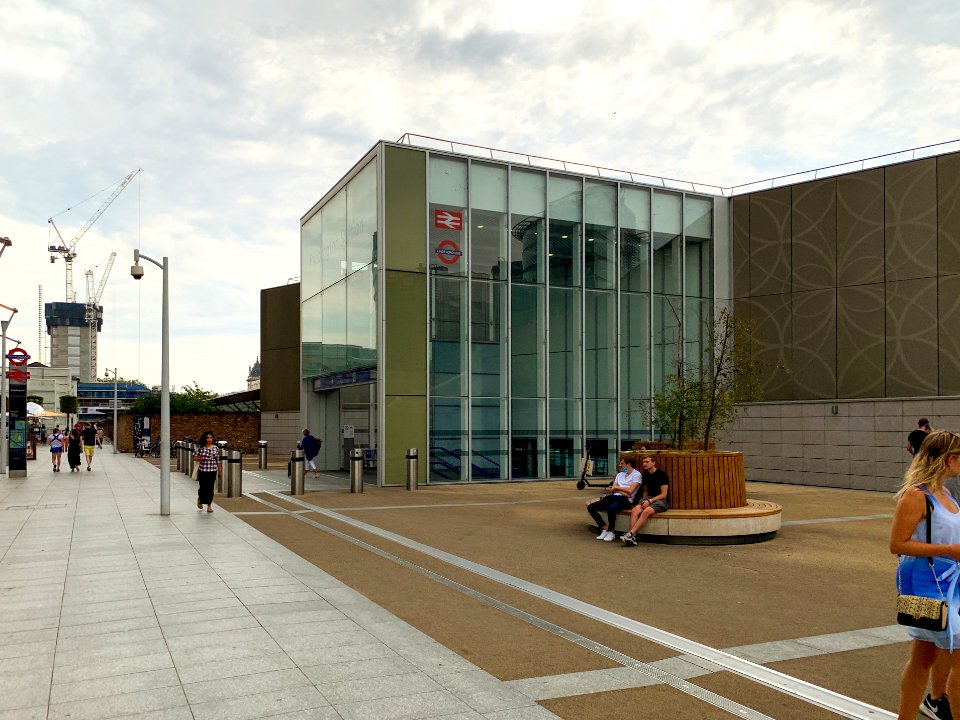 Paddington Bishop's Street station entrance side photo